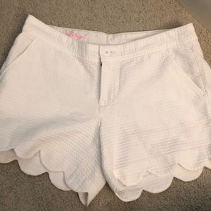 EUC Buttercup shorts size 4 scallop bottom